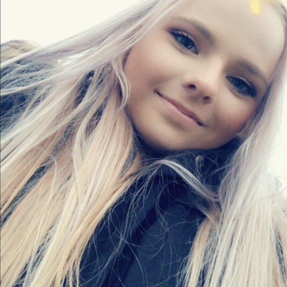 Meet your Posher, Raine - Picture 2 of 6